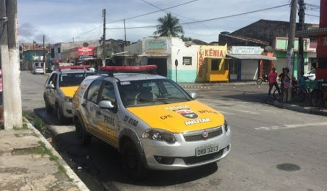 Criminosos invadem ónibus e roubam 40 pessoas em Maceió