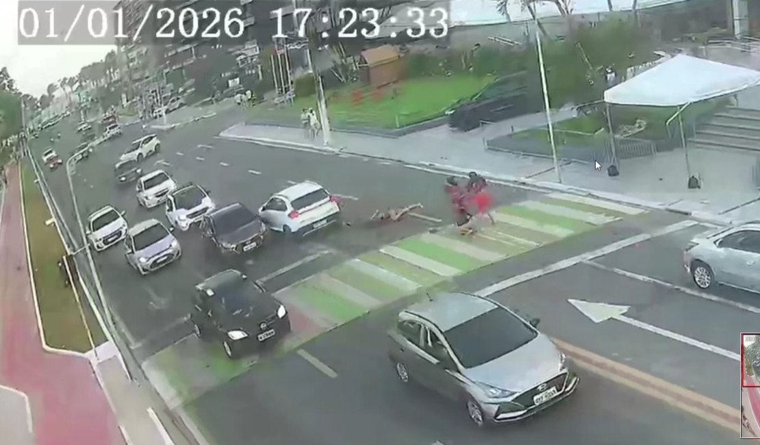 Motorista foge sem prestar socorro após atropelar grupo de pessoas, na faixa de pedestres em Maceió