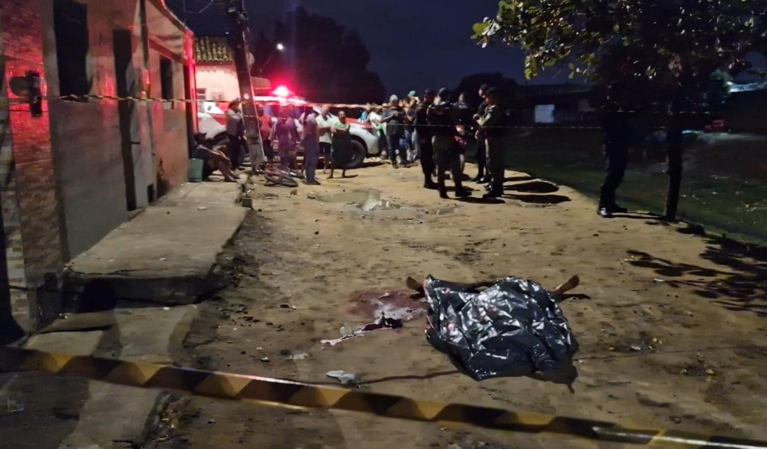 Mulher teria sido morta com golpes de faca após discussão por conta do furto de ciclomotor, em Arapiraca