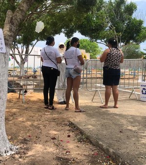 Vídeo. Vítimas da Covid-19 em Arapiraca são homenageadas com pétalas de rosas lançadas do céu