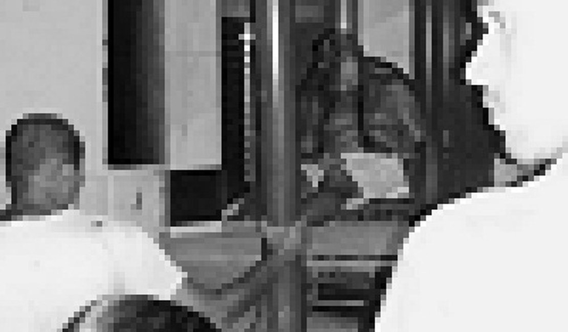 Homem é morto a tiros na porta de casa em Batalha