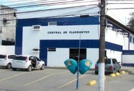 Garota de 12 anos acusa adolescente de 15 anos de estuprá-la após sexo no banheiro de escola