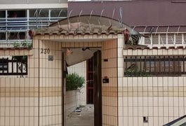 Idoso de 74 anos que foi socorrido com vida após queda do 8º andar morre em SP