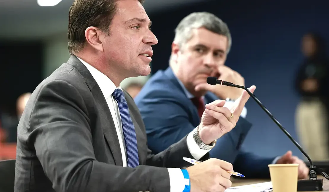 Moraes determina prisão de Ramagem após deputado ser visto em Miami