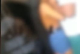 VÍDEO: Amante invade casa e implora por amor de homem casado na frente da esposa dele: 'Corna mansa'