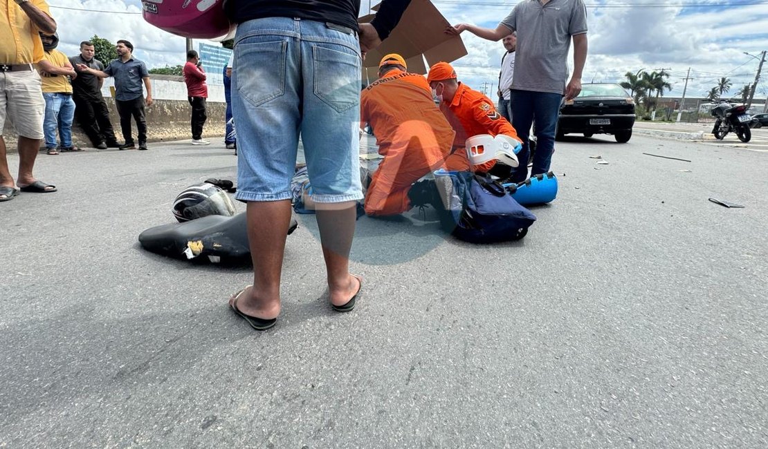 Motociclista tem perna dilacerada após colisão com ônibus na AL-110, em Arapiraca