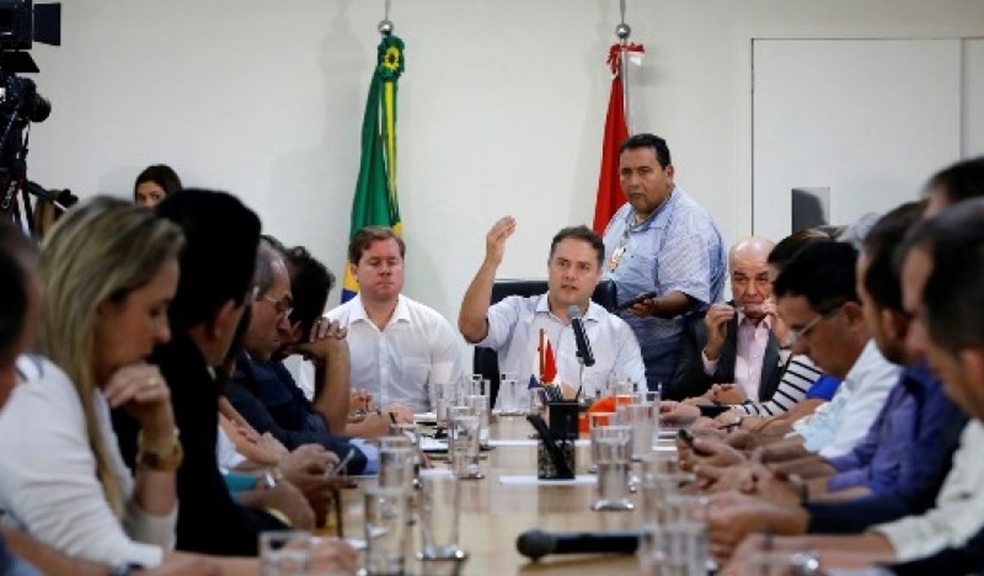 Renan Filho garante R$ 12 milhões para ajudar vítimas das chuvas em Alagoas