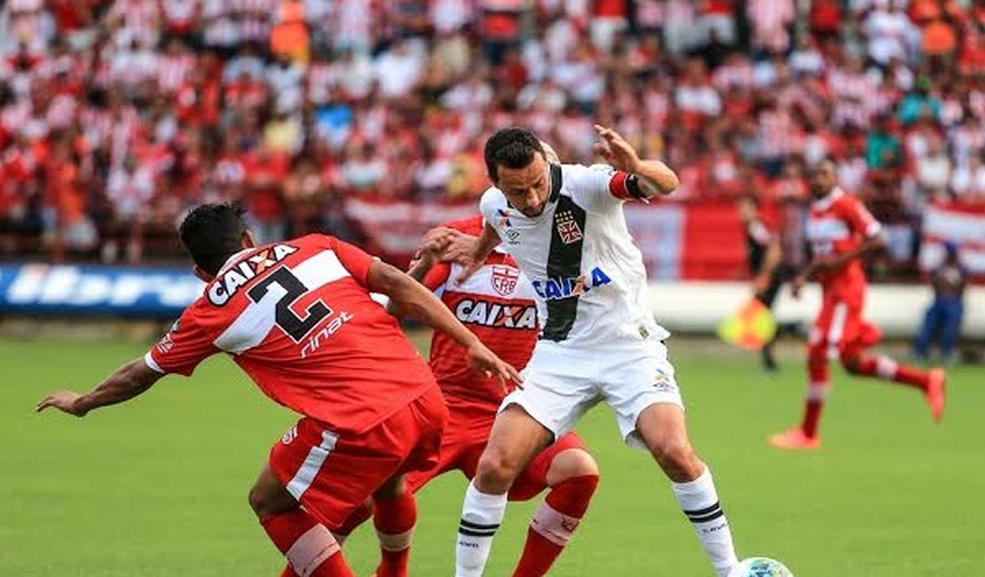 CRB esbarra em goleiro Martín Silva e é derrotado pelo Vasco, no Rei Pelé