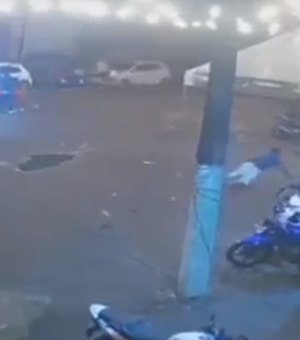 Vídeo mostra momento em que homem é executado próximo a chopperia, em Maceió; veja!