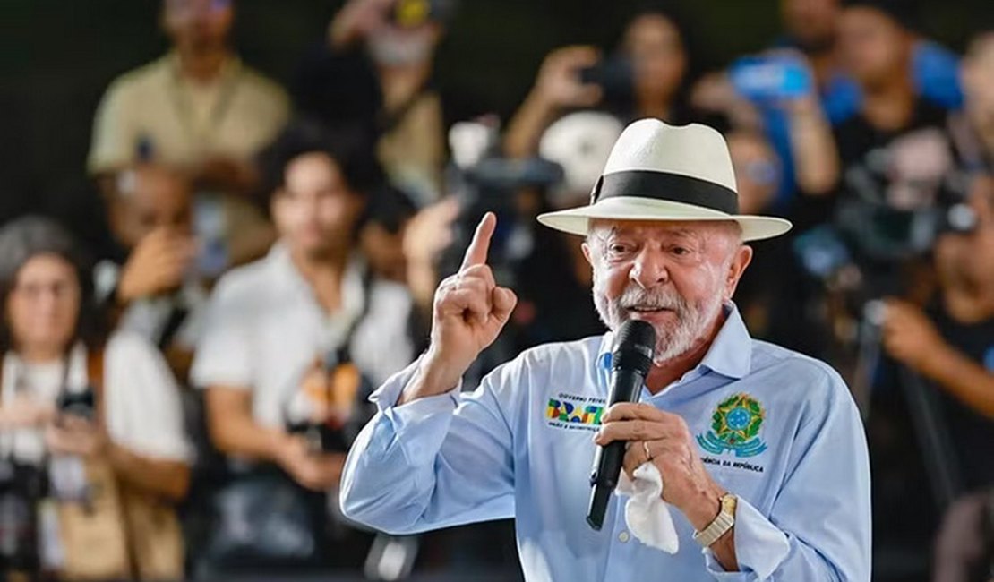 Lula diz que esquerda terá de usar verde e amarelo na Copa ‘para não deixar cores do Brasil serem tomadas’