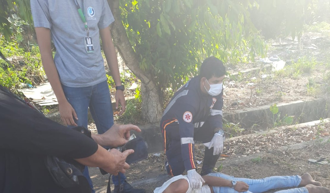 Homem é socorrido após passar mal em linha do trem, em Arapiraca