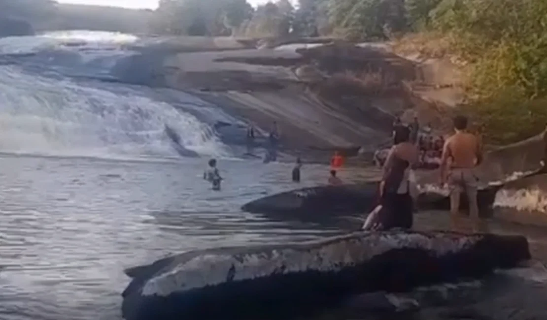 Corpo de criança que desapareceu após mergulho em área de cachoeira é encontrado em Joaquim Gomes