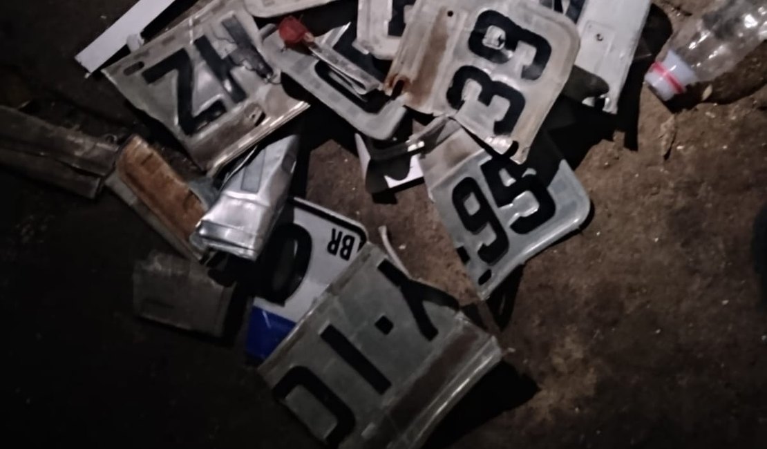Homem é detido após furtar placas de veículos durante a madrugada em Arapiraca