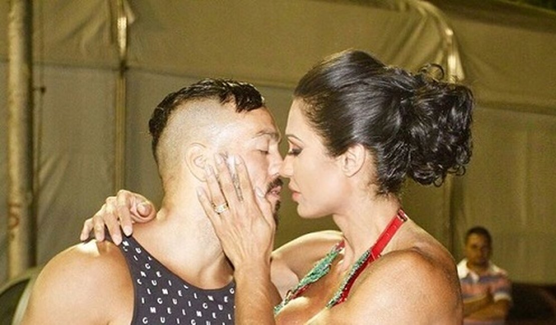 Crise? Gracyanne posta foto de beijo com Belo em rede social