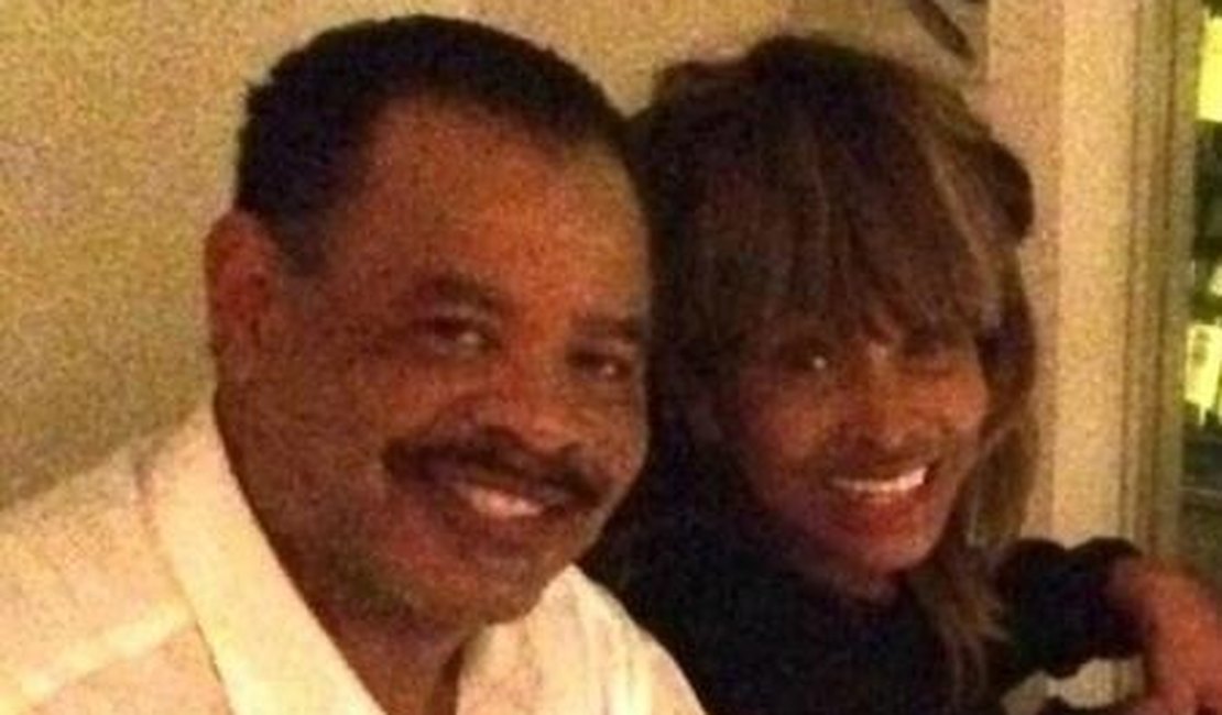 Filho de Tina Turner é encontrado morto em casa com tiro na cabeça