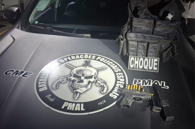 PM apreende arma, munições e colete durante operação na parte baixa de Maceió
