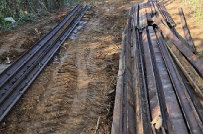 Dois homens que furtavam trilhos de ferrovia desativada são presos em Porto Real do Colégio