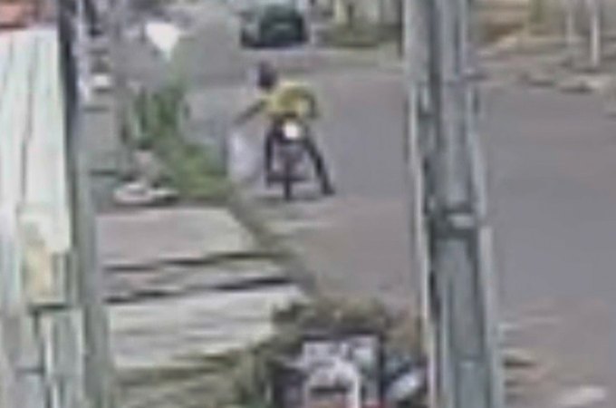 Pai abandona corpo de bebê em sacola de lixo após aborto espontâneo, em Delmiro Gouveia