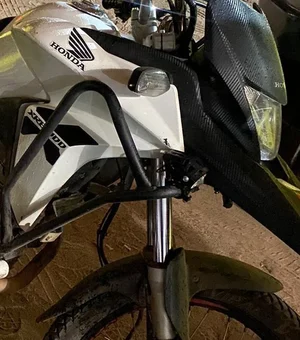 Arapiraca: Criminoso rouba moto, realiza assalto e é baleado ao tentar atirar em policiais