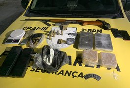 PM apreende duas armas de fogo e 5kg de drogas em São José da Laje