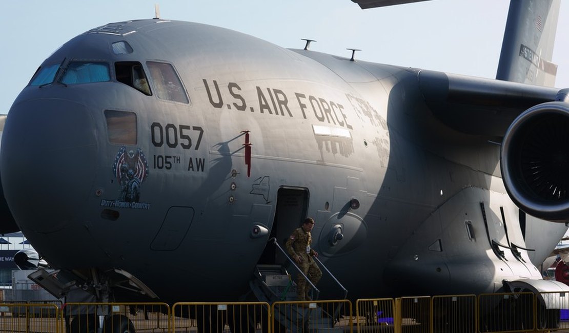 Doze militares dos EUA ficam feridos em ataque do Irã contra base na Arábia Saudita, diz imprensa americana