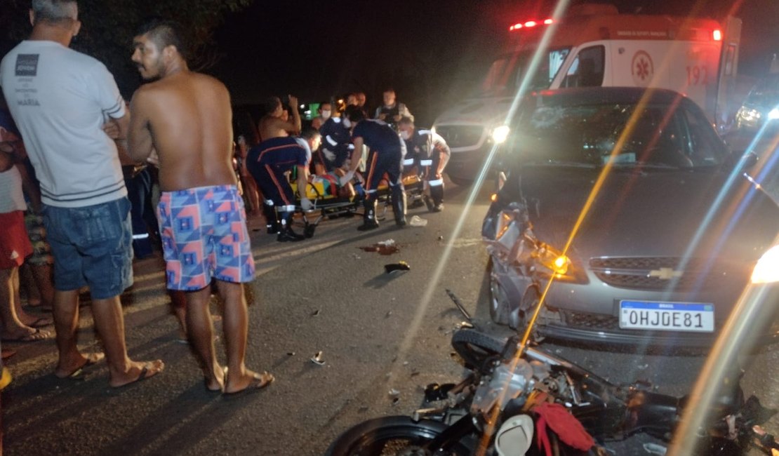 Condutor de ciclomotor fica gravemente ferido ao colidir em veículo de passeio, em Arapiraca