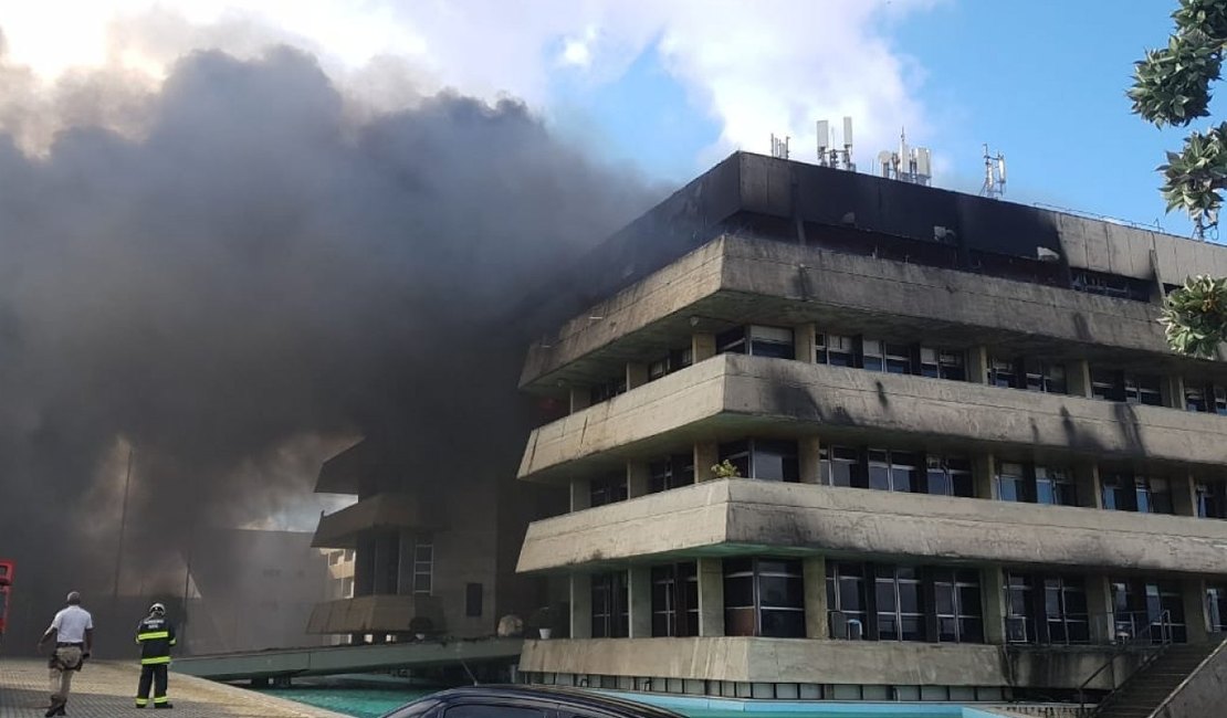 Incêndio atinge prédio da Assembleia Legislativa da Bahia