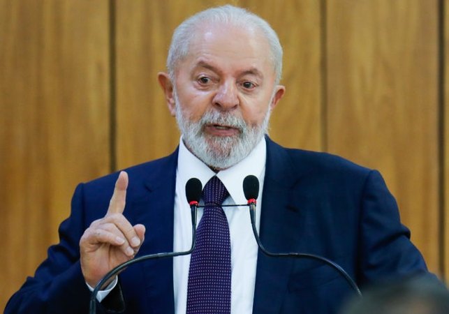 Lula se compara a Opala turbinado e chama Bolsonaro de carro no desmanche