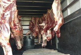 PRF apreende 1,5 tonelada de carne sendo transportada sem refrigeração