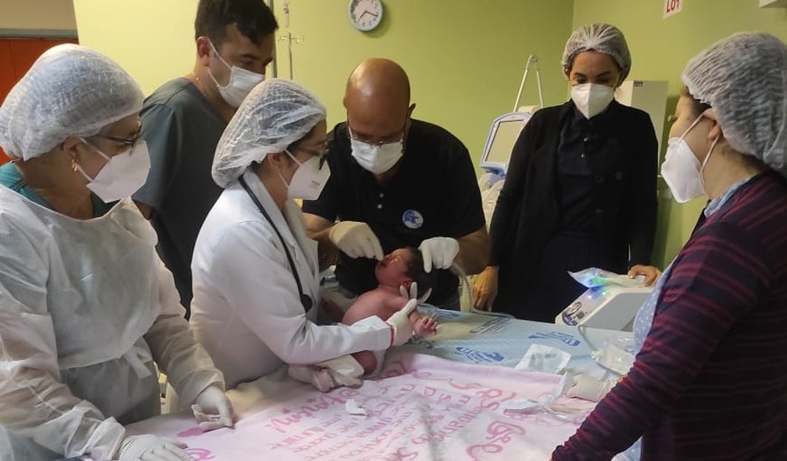 Guarnição do Pelopes do 3º BPM salva vida de criança recém-nascida engasgada com leite materno, em Arapiraca