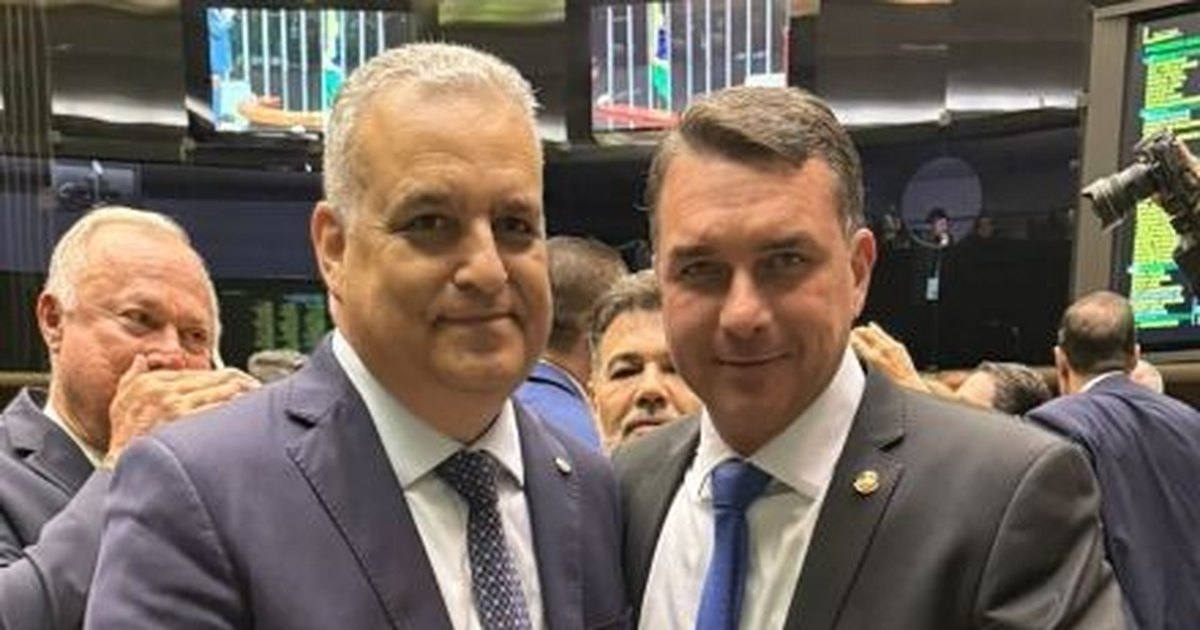 Possível nome para o Senado, Alfredo Gaspar aparece em lista de Flávio Bolsonaro como " único que pedirá voto" em Alagoas - Já é Notícia