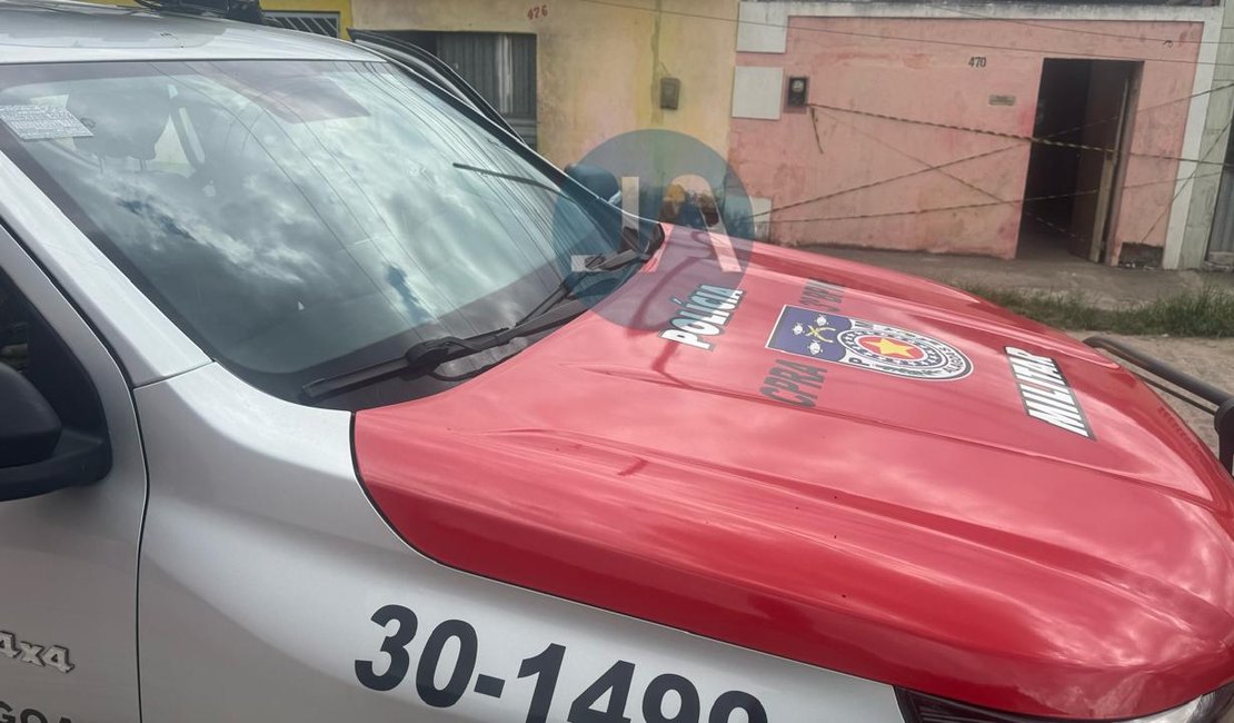 Corpo de homem, em estado de decomposição, é encontrado dentro de casa em Arapiraca