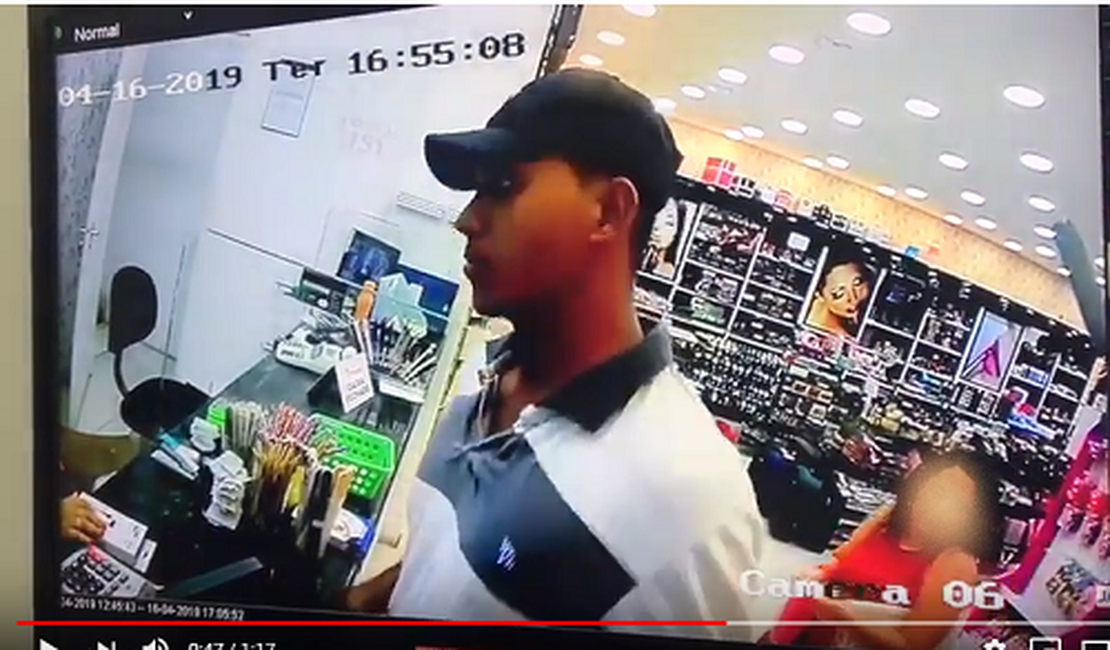 Câmeras mostram ação de assaltante em loja no Centro de Arapiraca