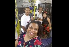 Família passa ano-novo em ônibus para acompanhar pai cobrador