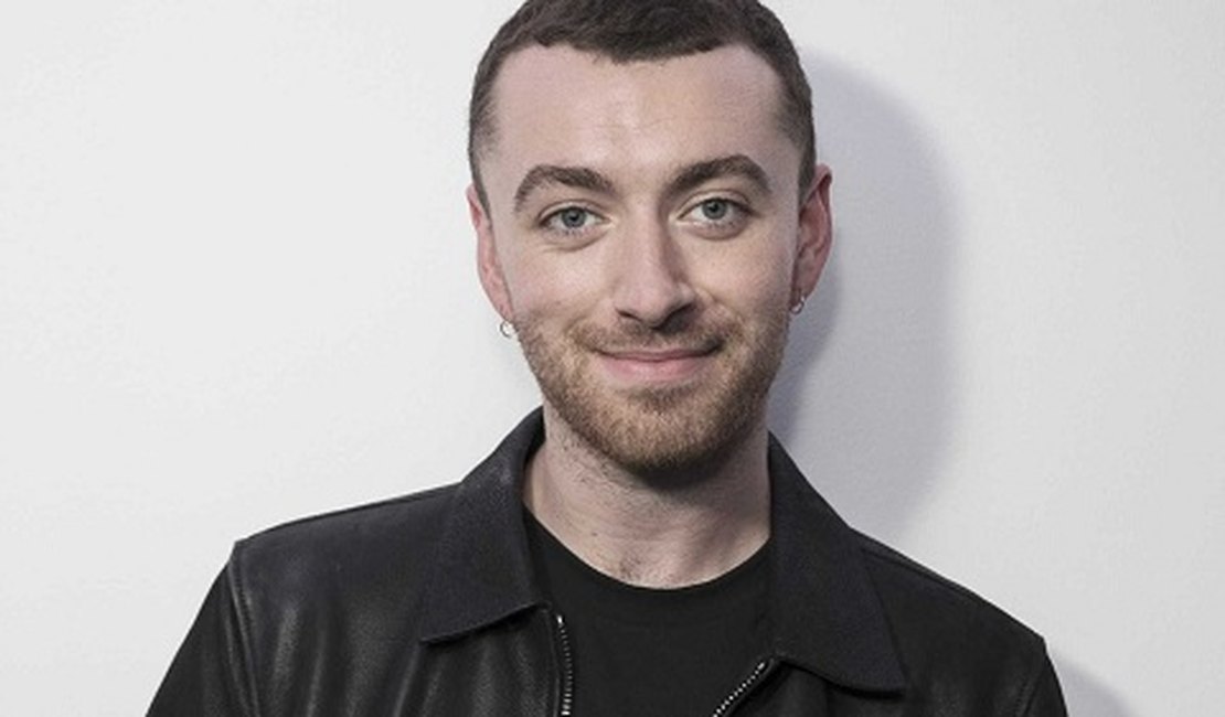 Sam Smith é flagrado beijando ator de '13 Reasons Why'