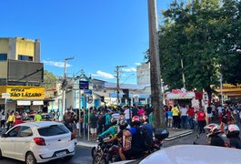 Motociclista é preso após danificar viatura da SMTT com capacete em Arapiraca