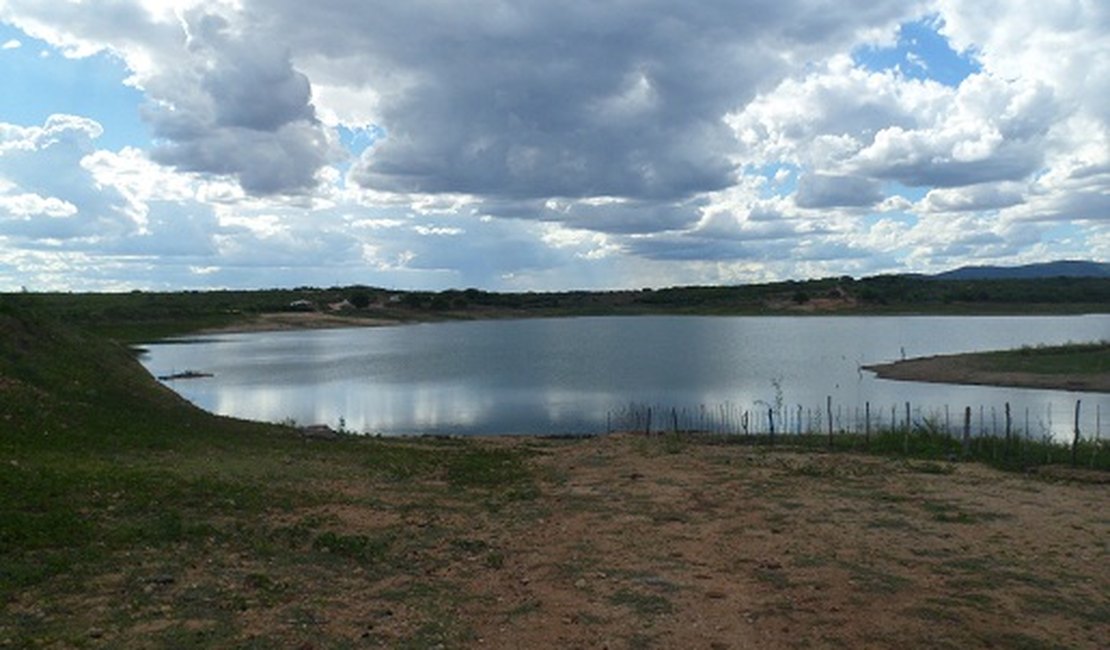 Mãe e três filhos morrem afogados em açude no município de Penedo