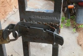 Bandidos arrombam delegacia de Jacaré dos Homens