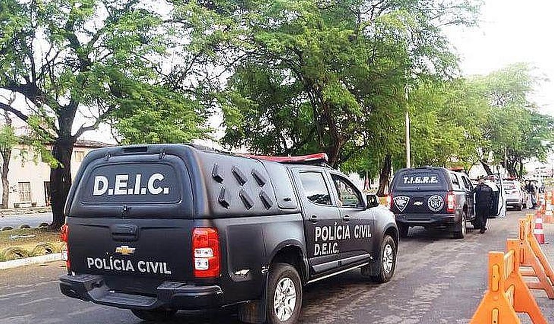 Operações da Deic apreendem 33 armas e cumprem 193 mandados de prisão, em Alagoas