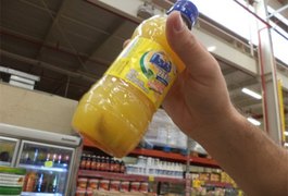 Procon flagra larvas de inseto dentro de sucos em supermercados de Arapiraca