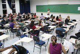 Mais de 216 mil estudantes farão o Enade neste domingo