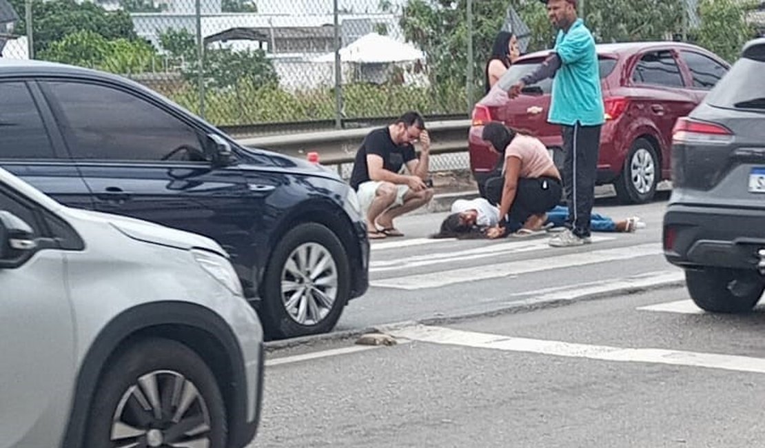 Mulher é atropelada por carro enquanto atravessava na faixa de pedestres, em Arapiraca