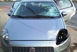 Carro e moto colidem na rodovia AL-220 em Arapiraca