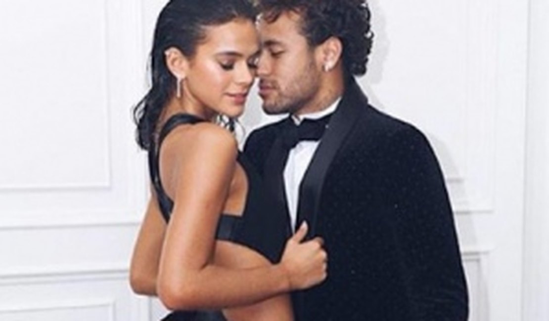 Bruna Marquezine e Neymar dão indícios de novo término, diz colunista