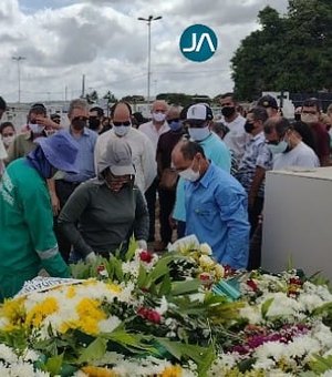 Paulo do Bar é sepultado sob forte comoção, em Arapiraca