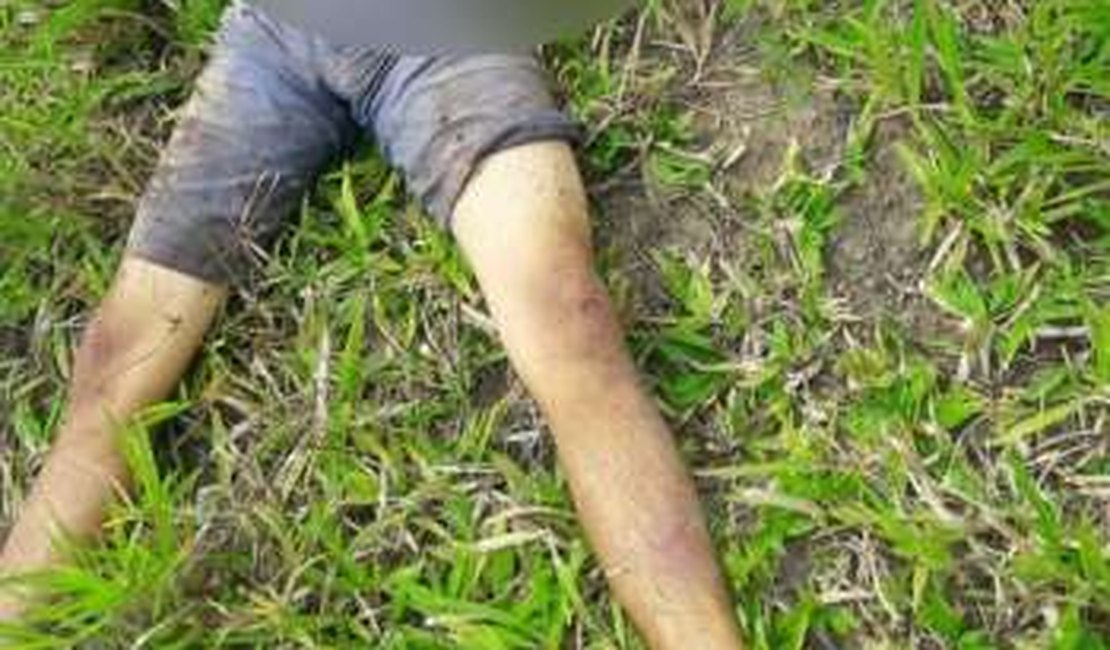 Populares encontram corpo de homem esfaqueado, com órgãos expostos, em Flexeiras