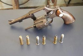 Pelopes prende dois homens com arma de fogo em Novo Lino