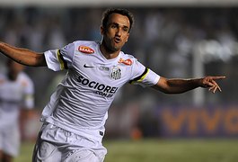 Com um a menos, Santos vence São Paulo por 3 a 0