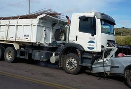 Grave acidente deixa duas pessoas mortas na PE-218, em Bom Conselho