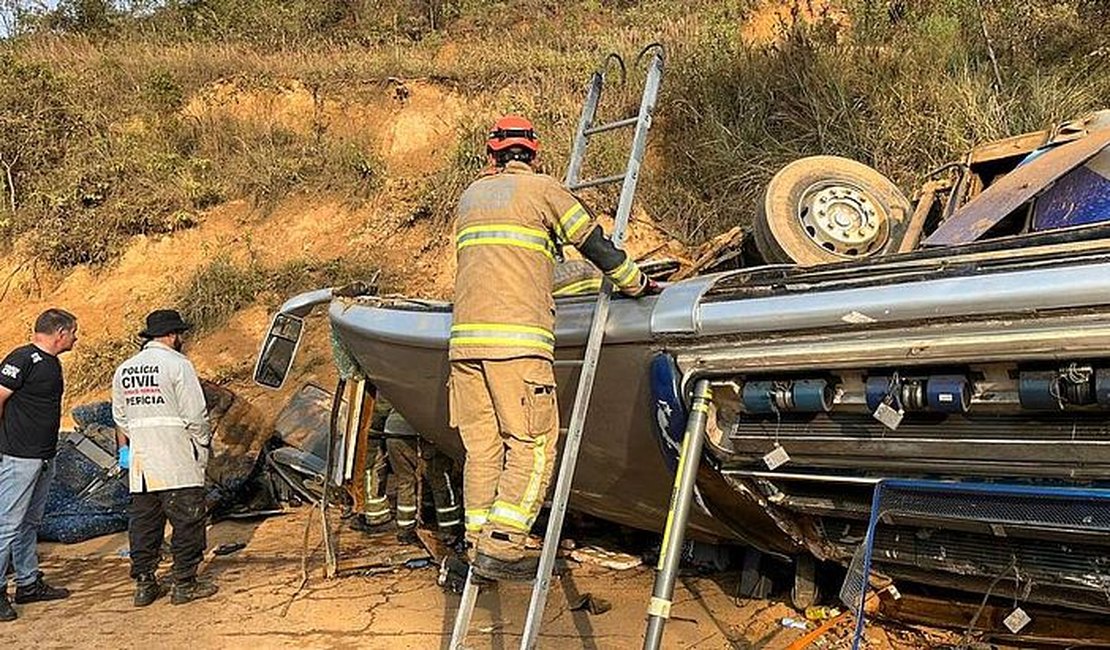 Ônibus com torcida do Corinthians ficou sem freios e tinha pneus carecas, diz polícia